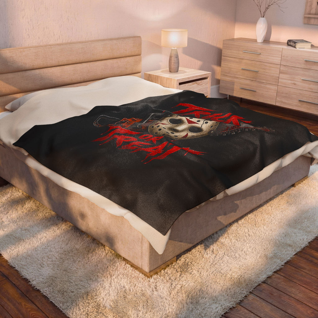 Horror 'Trick or Treat' Plush Blanket — Jason Mask & Chainsaw Halloween Throw